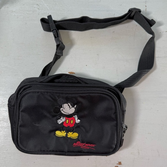 Walt Disney World Park
Mickey Mouse Embroidered
Fanny Pack Black Classic Mickey - Picture 4 of 11